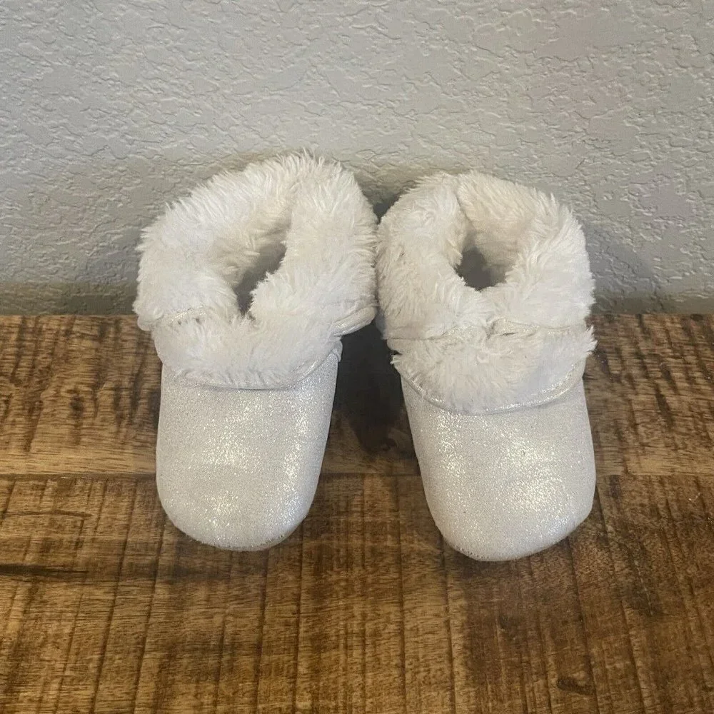 Surprize Stride Rite White Sparkle Faux Fur Booties 12-18 M Christmas Moccasin